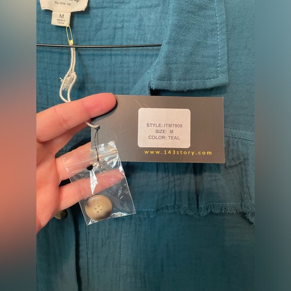 Boutique button down teal shirt. - Picture 3 of 5